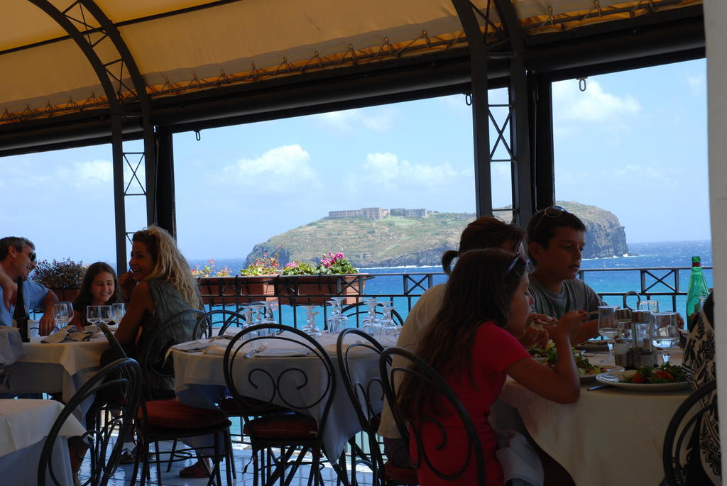 Hotel Villa Iulia Ventotene Bagian luar foto
