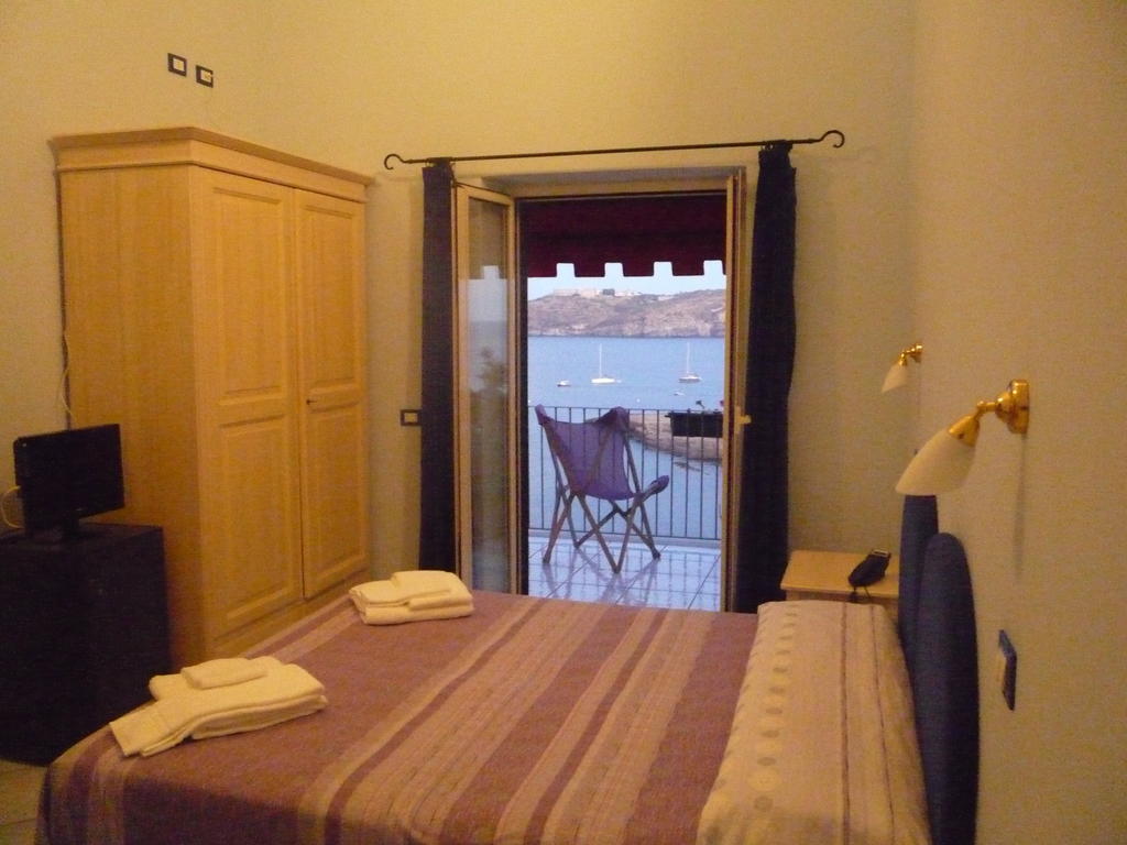 Hotel Villa Iulia Ventotene Ruang foto