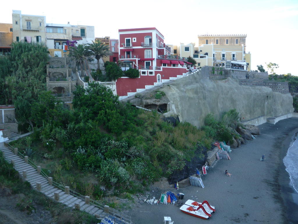 Hotel Villa Iulia Ventotene Bagian luar foto