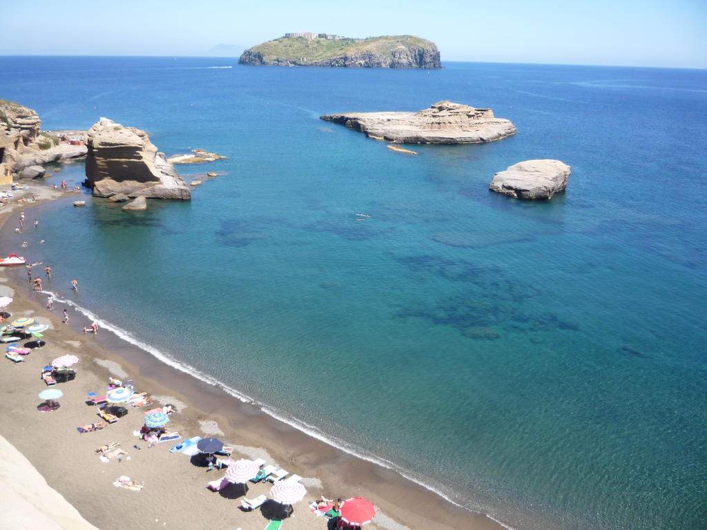 Hotel Villa Iulia Ventotene Bagian luar foto