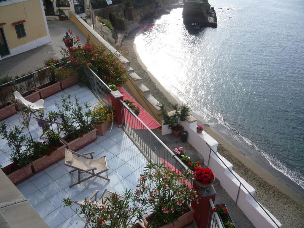 Hotel Villa Iulia Ventotene Bagian luar foto