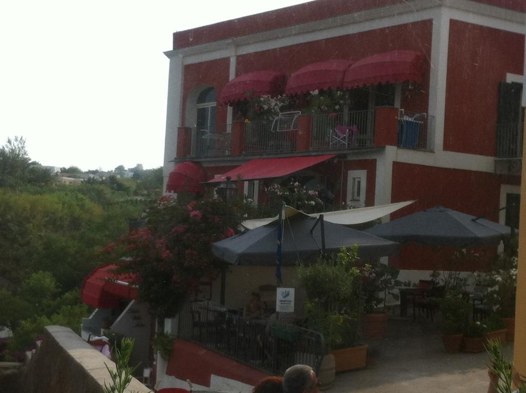 Hotel Villa Iulia Ventotene Bagian luar foto