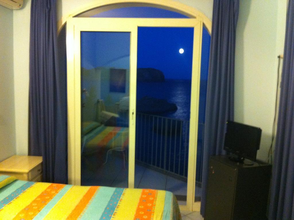 Hotel Villa Iulia Ventotene Bagian luar foto