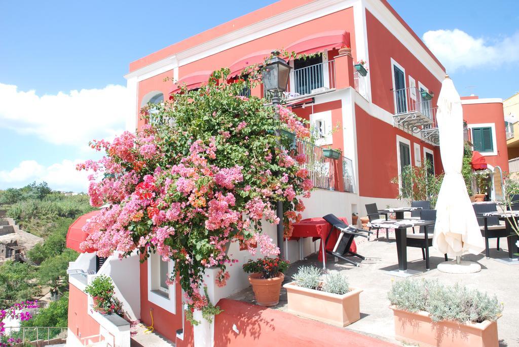 Hotel Villa Iulia Ventotene Bagian luar foto