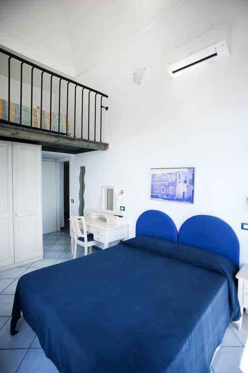 Hotel Villa Iulia Ventotene Bagian luar foto