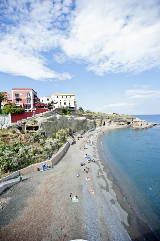 Hotel Villa Iulia Ventotene Bagian luar foto