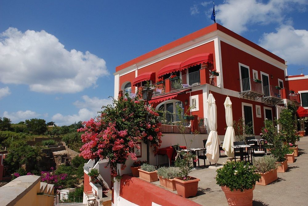 Hotel Villa Iulia Ventotene Bagian luar foto