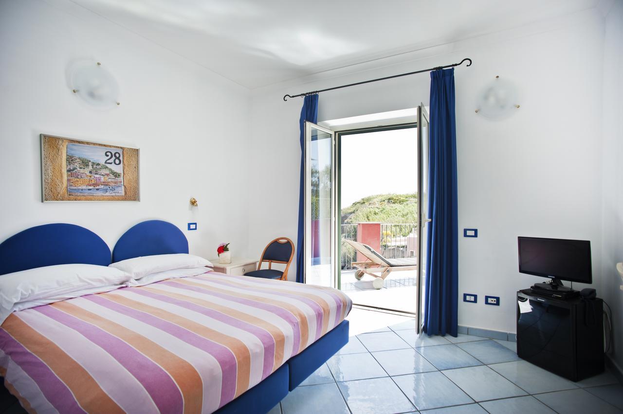 Hotel Villa Iulia Ventotene Bagian luar foto