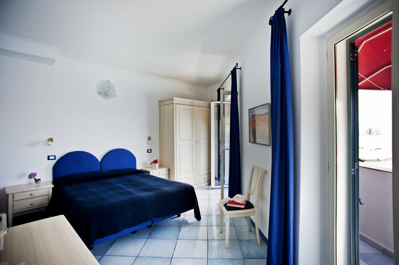 Hotel Villa Iulia Ventotene Bagian luar foto