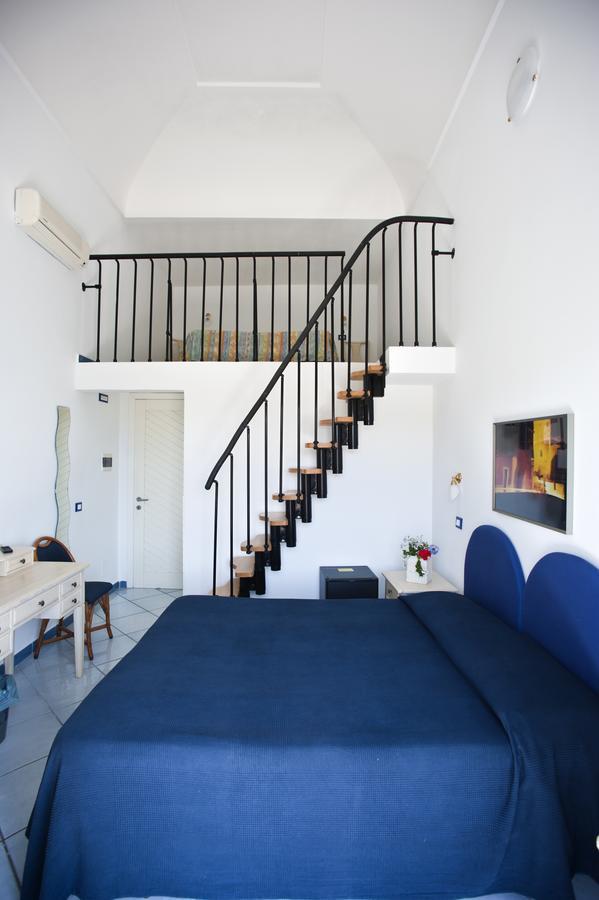 Hotel Villa Iulia Ventotene Bagian luar foto