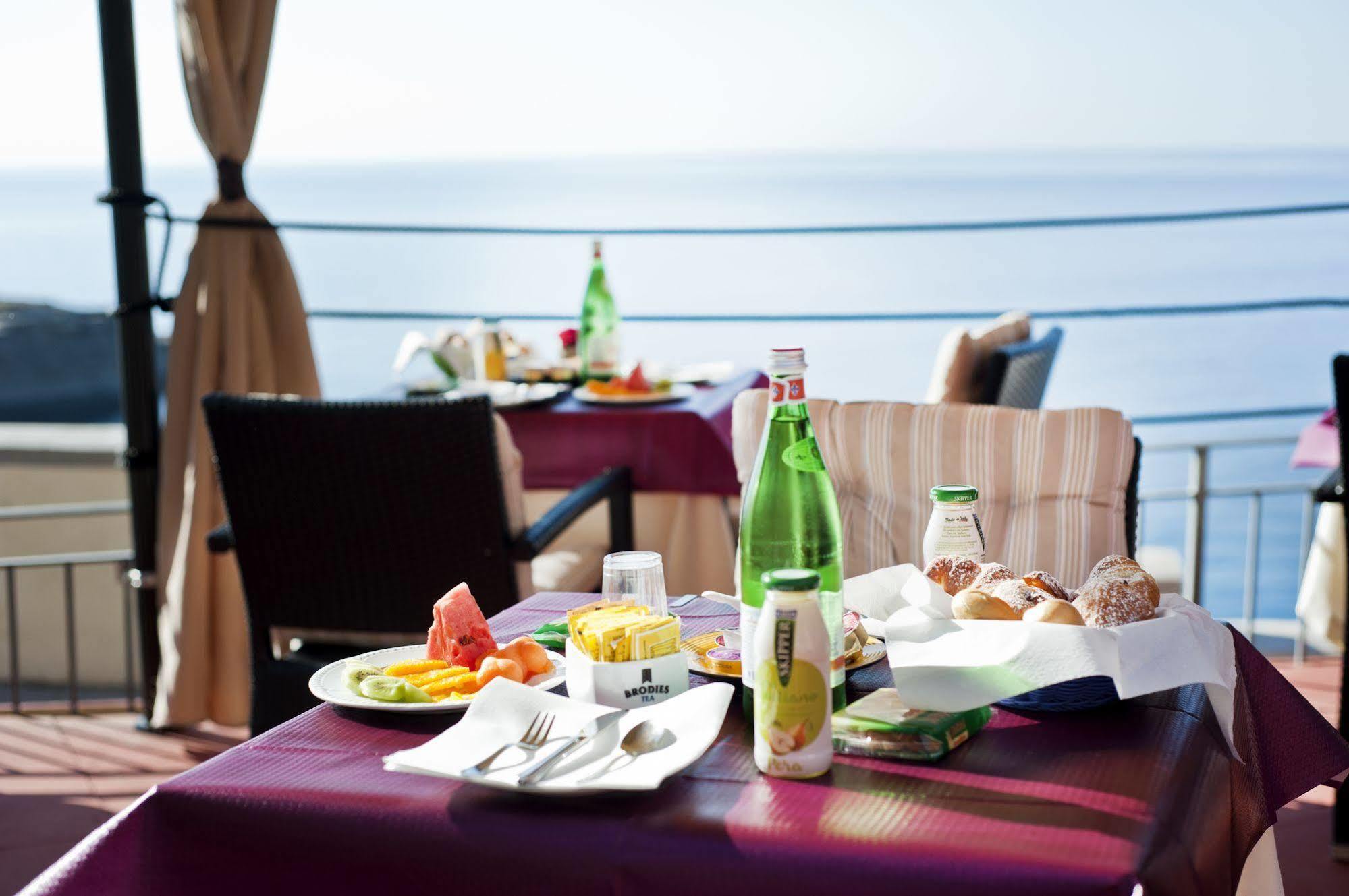 Hotel Villa Iulia Ventotene Bagian luar foto
